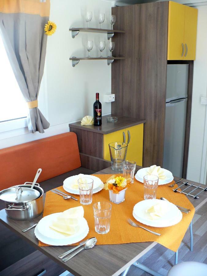 Victoria Mobilehome In Orsera Camping Resort Exteriör bild
